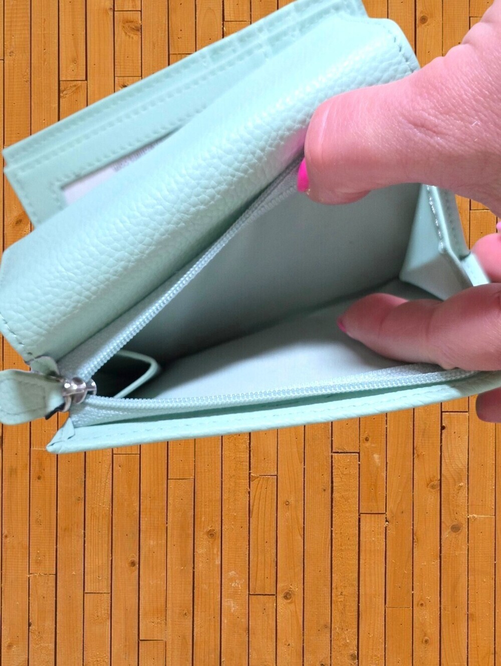 NWT Mundi Genuine Leather Mint Green Trifold Wallet Card Holder Organizer - Picture 10 of 10